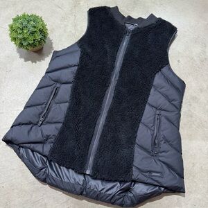Athleta Responsible Down Tundra Puffer Vest Size XL Black Sherpa Winter Snow